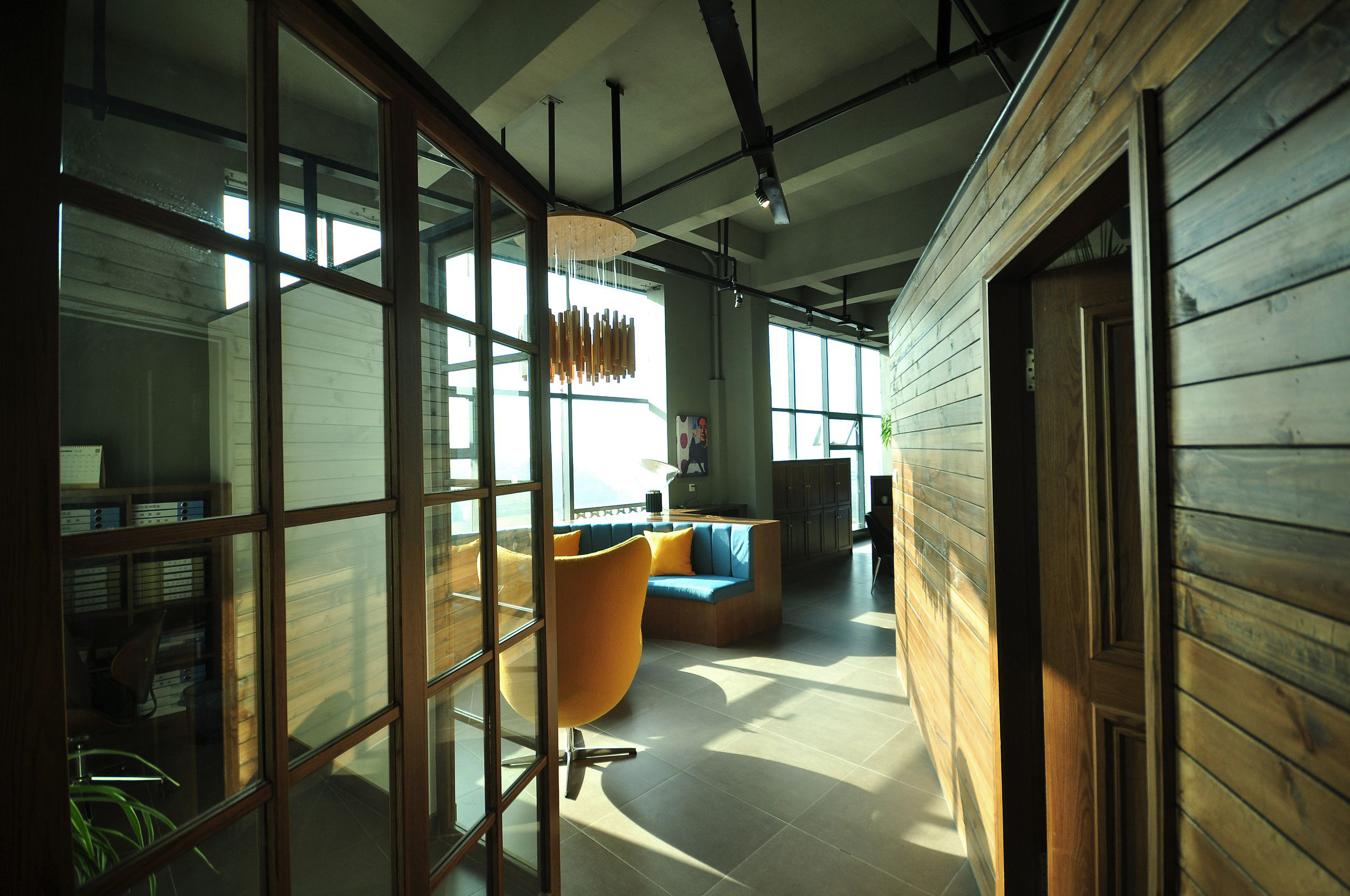 黃昏下簡約風(fēng)格辦公室裝修設(shè)計效果圖-第3張圖片-上海古都建筑設(shè)計集團