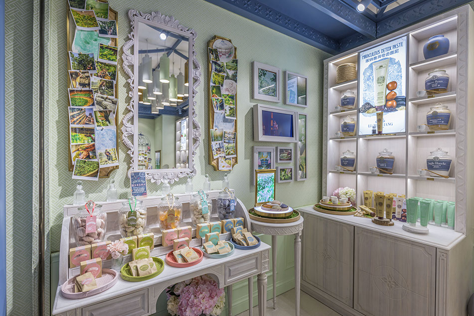 上?；瘖y品辦公室裝修設(shè)計(jì)-第3張圖片-上海古都建筑設(shè)計(jì)集團(tuán)