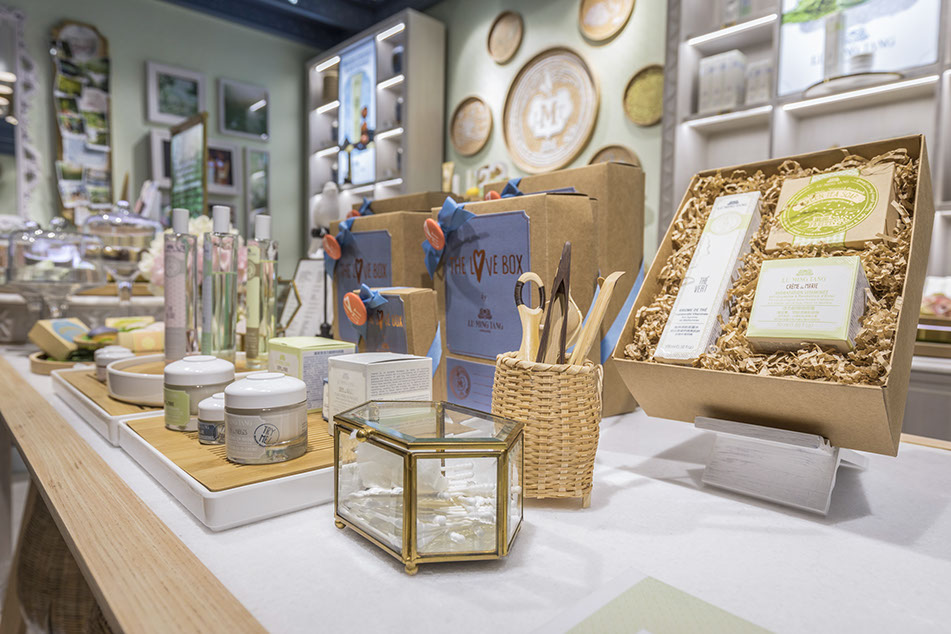 上?；瘖y品辦公室裝修設(shè)計(jì)-第4張圖片-上海古都建筑設(shè)計(jì)集團(tuán)