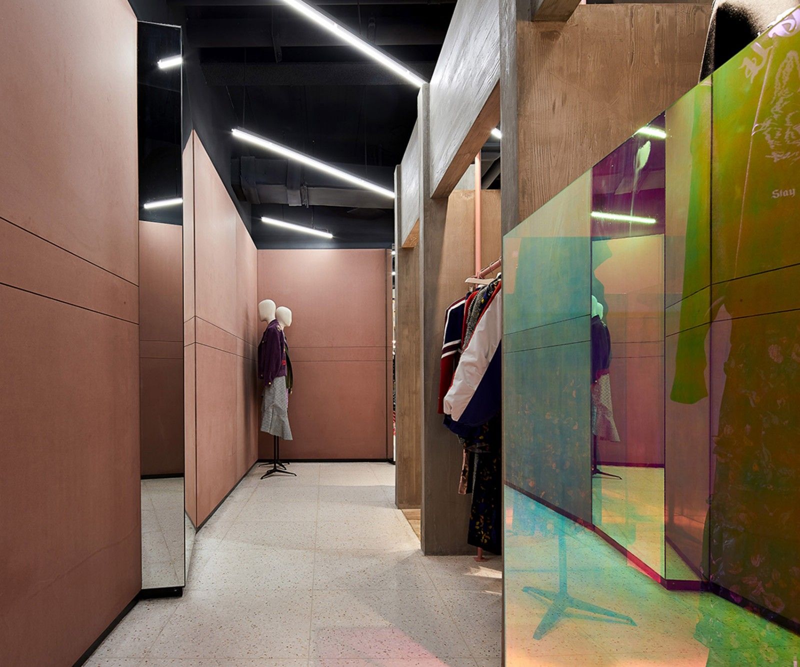 時尚女裝店裝修設(shè)計(jì)-第3張圖片-上海古都建筑設(shè)計(jì)集團(tuán) 時尚女裝店裝修設(shè)計(jì)-第3張圖片-上海古都建筑設(shè)計(jì)集團(tuán)