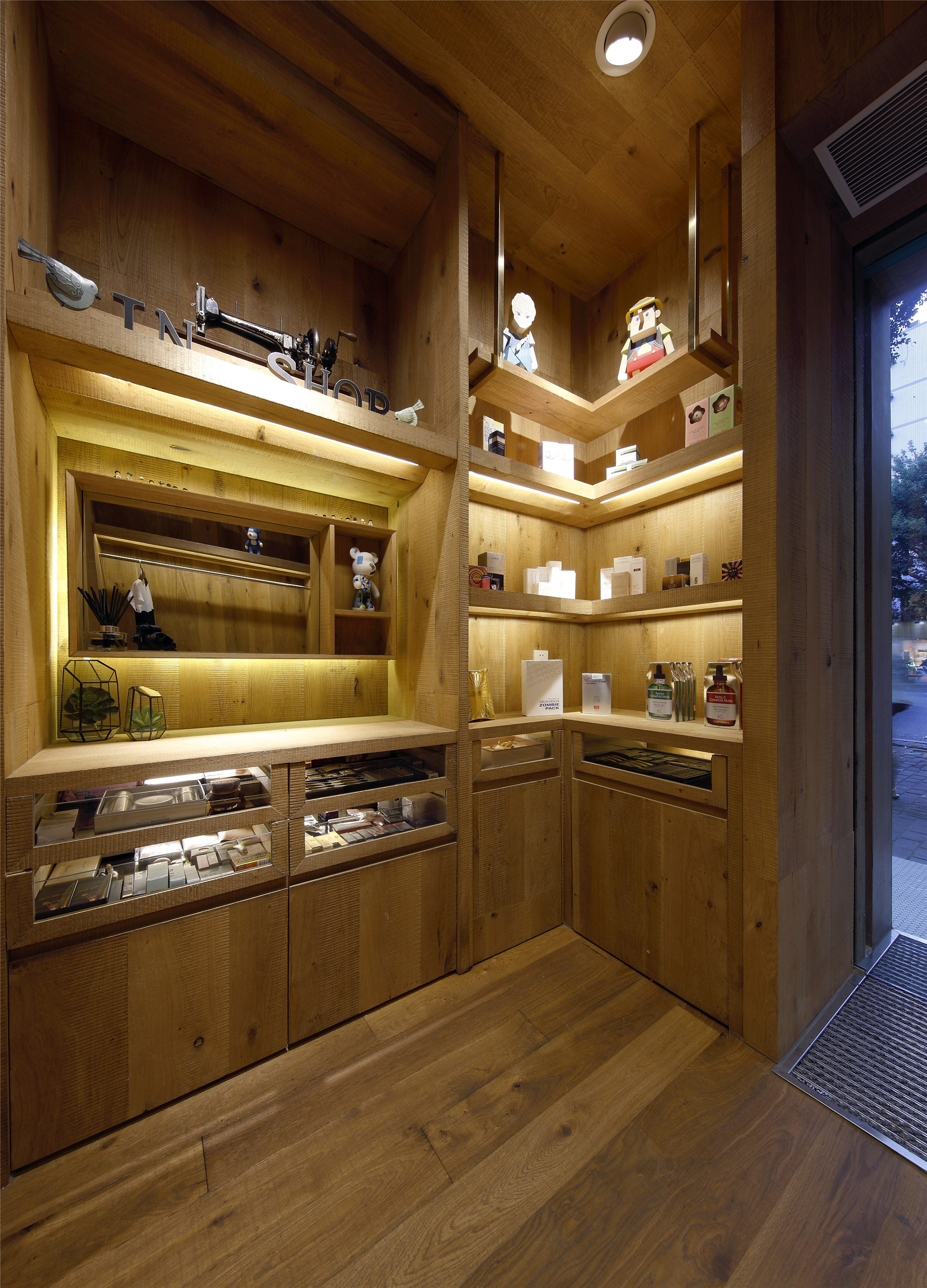 原木風(fēng)格服裝店裝修設(shè)計(jì)-第5張圖片-上海古都建筑設(shè)計(jì)集團(tuán) 原木風(fēng)格服裝店裝修設(shè)計(jì)-第5張圖片-上海古都建筑設(shè)計(jì)集團(tuán)